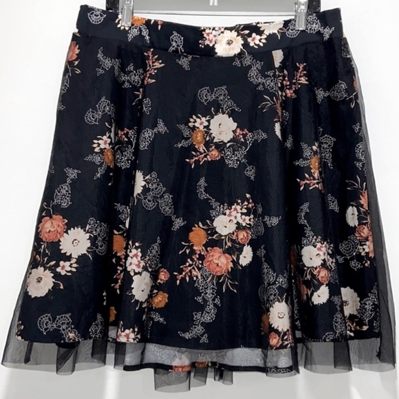 Torrid floral skater  skirt with tulle overlay sz 1xl (1) like new! - Picture 4 of 12